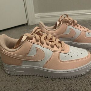Nike Women's Sneakers - White and Peach